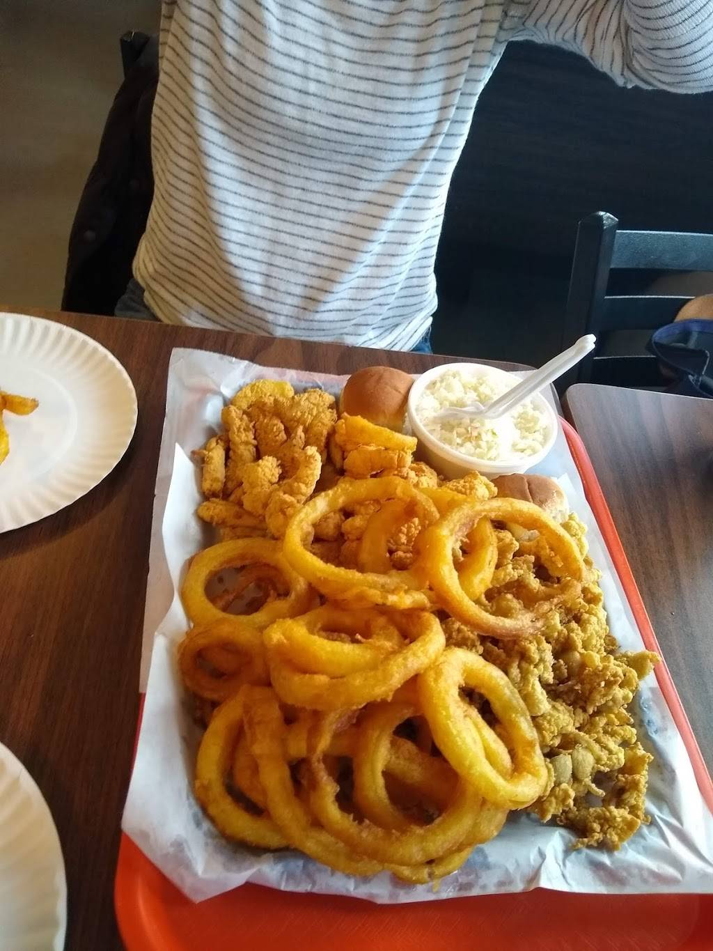 Lenas Seafood | restaurant | 18478 FL-40, Silver Springs, FL 34488, USA | 3526256489 OR +1 352-625-6489