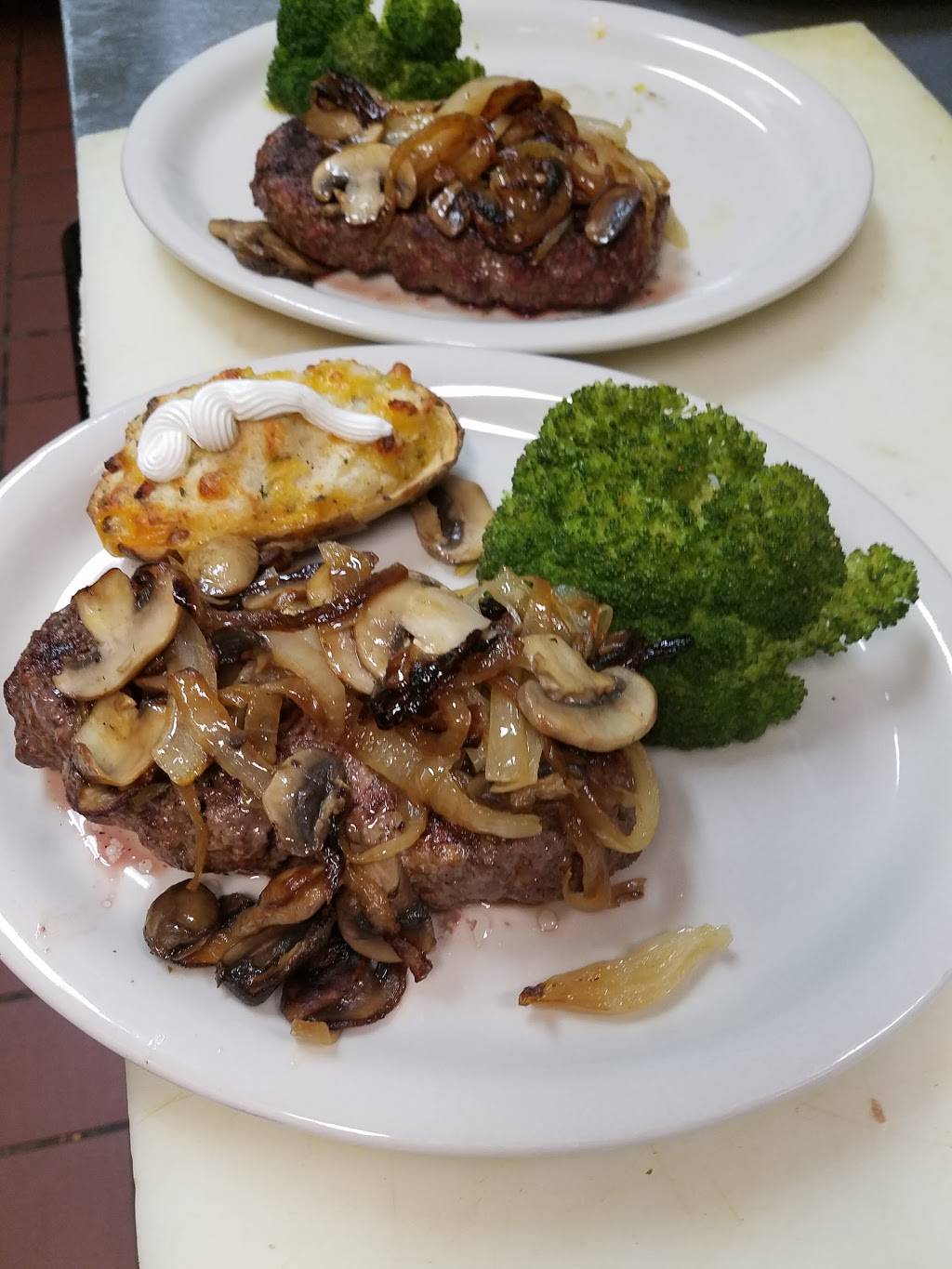 The Rib Cage | restaurant | 144 Chesterfield Ln, Maumee, OH 43537, USA | 4198870828 OR +1 419-887-0828