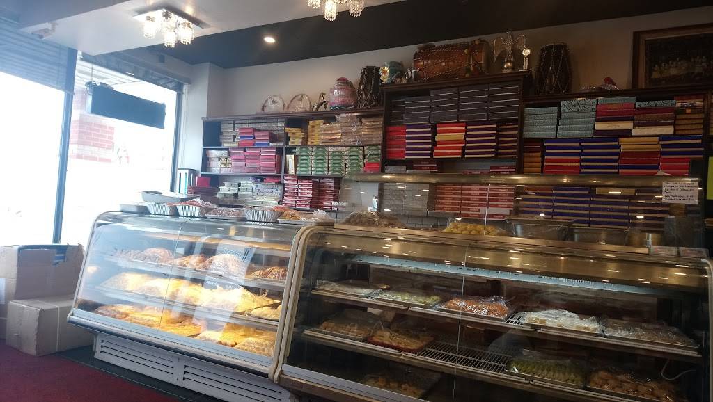 Standard Sweets & Restaurant | restaurant | 200 County Ct Blvd, Brampton, ON L6W 4K7, Canada | 9054500306 OR +1 905-450-0306