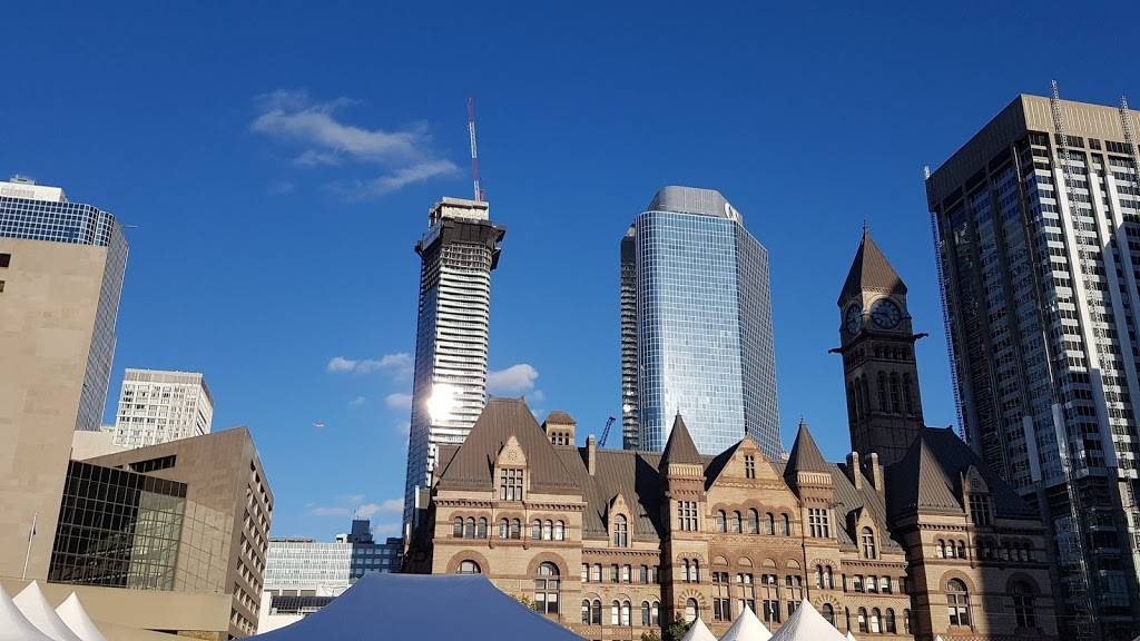 Upper Crust | meal takeaway | 6301 Silver Dart Dr, Mississauga, ON L4W 1S9, Canada | 4167762849 OR +1 416-776-2849