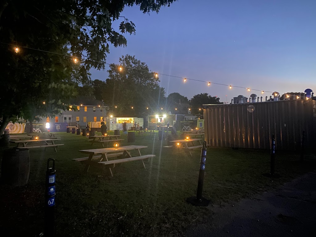 Moonrise Cinemas | restaurant | 428 Court St, Plymouth, MA 02360, USA | 5085054565 OR +1 508-505-4565