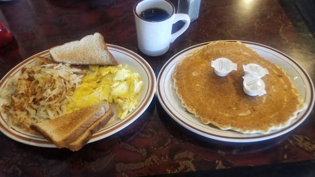 Sunset Family Restaurant | restaurant | 1202 W Main St, Manchester, IA 52057, USA | 5639271697 OR +1 563-927-1697