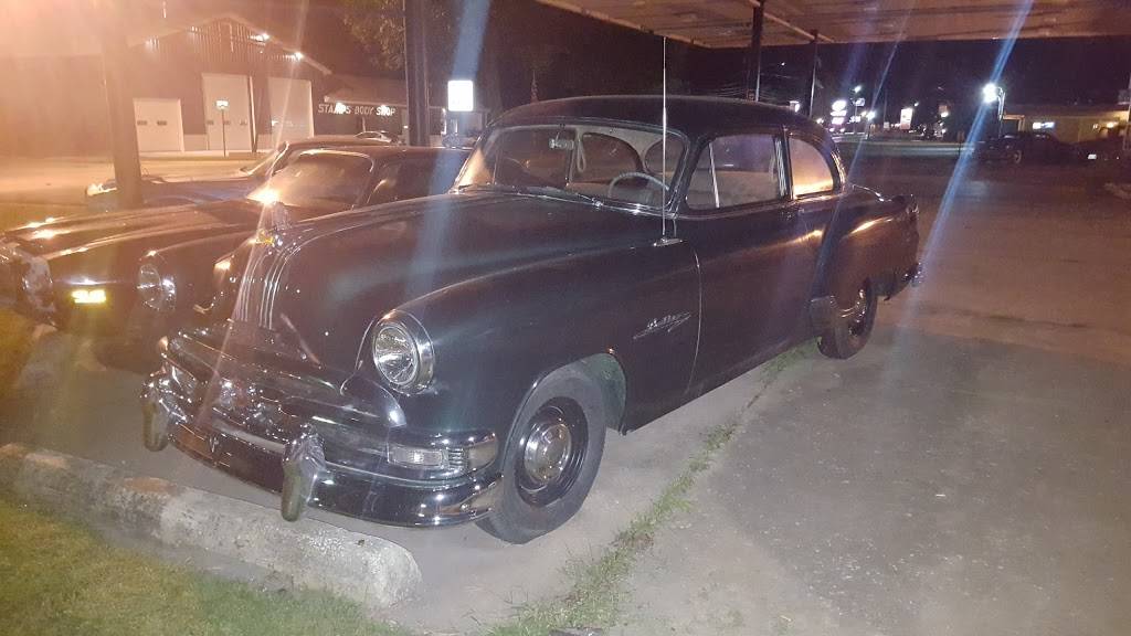 Elliotts Corner Junction | restaurant | 826 N Ladd St, Pontiac, IL 61764, USA | 8158446410 OR +1 815-844-6410