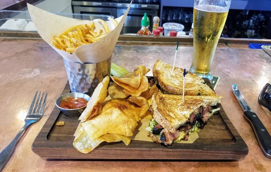 Finneys Crafthouse & Kitchen | restaurant | 35 State St a, Santa Barbara, CA 93101, USA | 8058453100 OR +1 805-845-3100