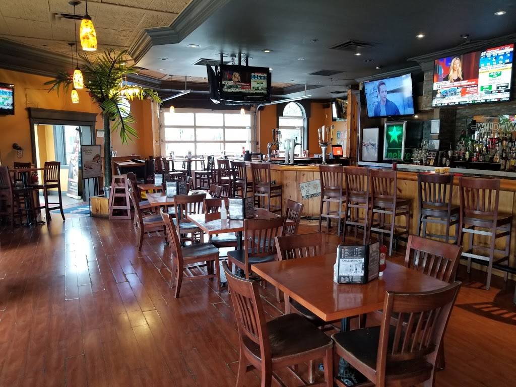 Wild Wing | restaurant | 2051 Winston Park Dr, Oakville, ON L6H 6P5, Canada | 2896442443 OR +1 289-644-2443