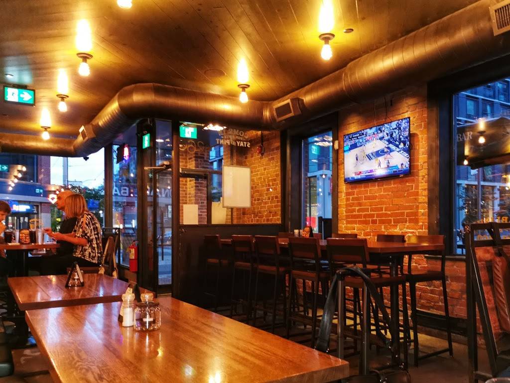 South St. Burger | restaurant | 260 King St E, Toronto, ON M5A 4L5, Canada | 4163611111 OR +1 416-361-1111