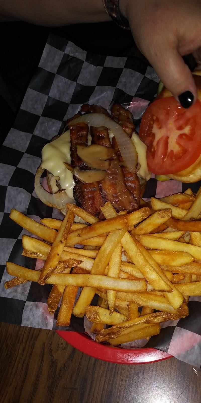 Shenanigans | restaurant | 115 E 3rd St, Fairmont, MN 56031, USA | 5072382911 OR +1 507-238-2911