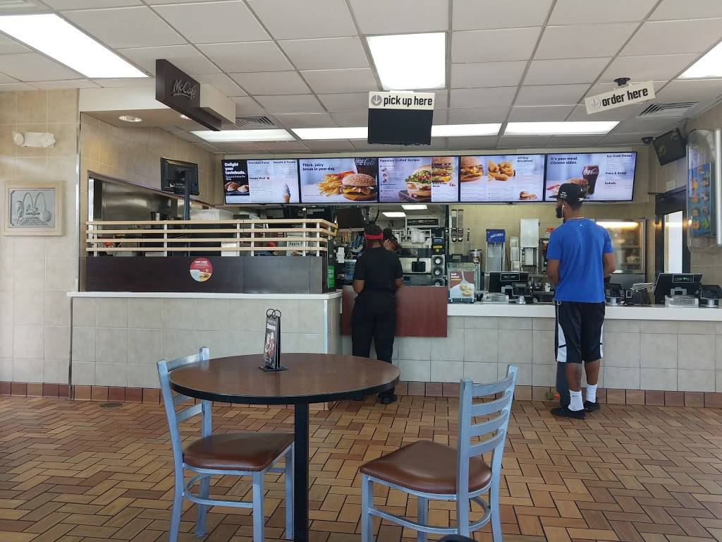 McDonalds | cafe | 11207 SW 152nd St, Miami, FL 33157, USA | 3052553594 OR +1 305-255-3594