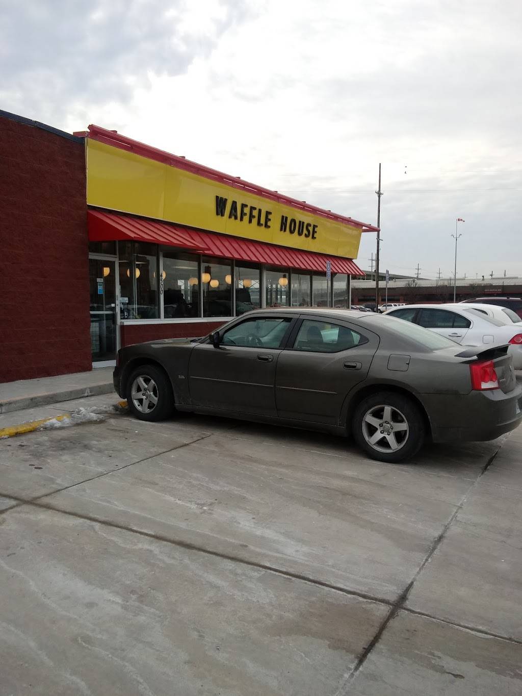 Waffle House | restaurant | 4500 Kansas Ave, Kansas City, KS 66106, USA | 9133718584 OR +1 913-371-8584