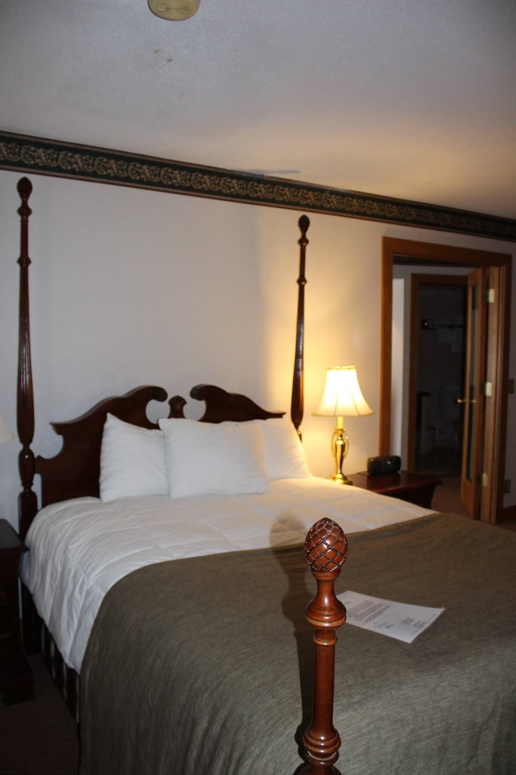 The Plaza Hotel & Suites | restaurant | 201 N 17th Ave, Wausau, WI 54401, USA | 7158454341 OR +1 715-845-4341