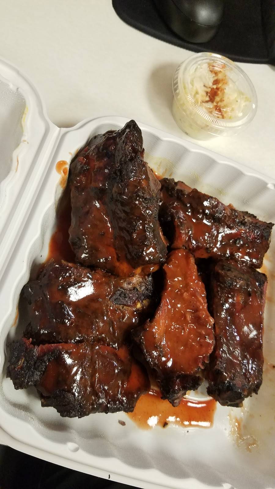 Ted Cooks 19th Hole BBQ | restaurant | 2814 E 38th St, Minneapolis, MN 55406, USA | 6127212023 OR +1 612-721-2023