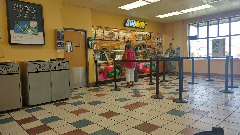 Popeyes Chicken & Biscuits | restaurant | 1451 Stewart # 7025, San Antonio, TX 78236, USA | 2106709136 OR +1 210-670-9136