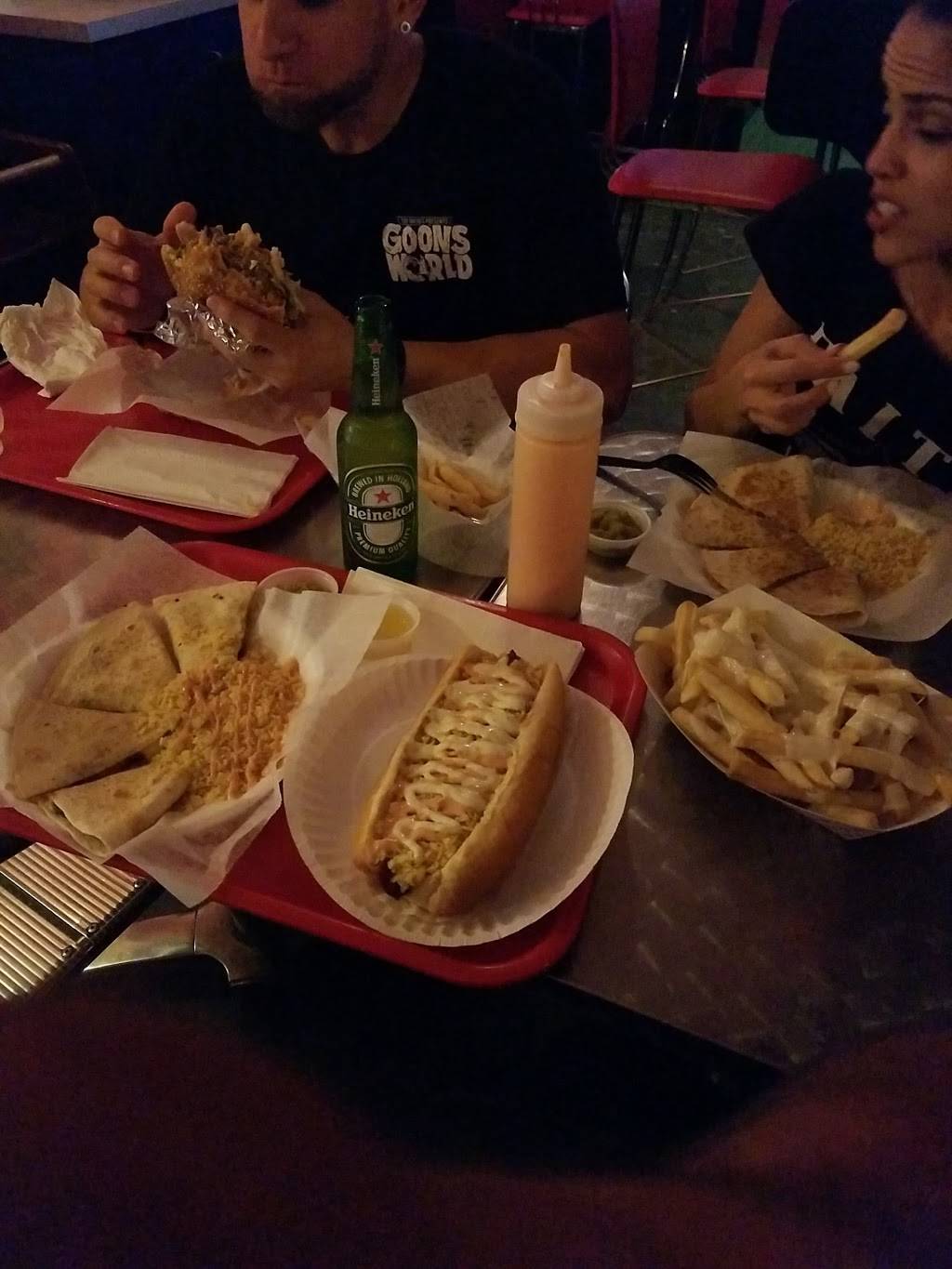 Los Perros Aqui | restaurant | 10855 SW 72nd St #47, Miami, FL 33173, USA | 3056309063 OR +1 305-630-9063