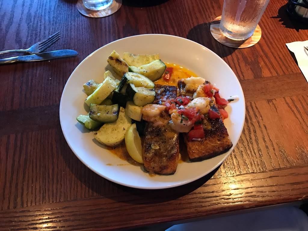 Red Lobster | restaurant | 215 E Merritt Island Causeway, Merritt Island, FL 32952, USA | 3214533520 OR +1 321-453-3520