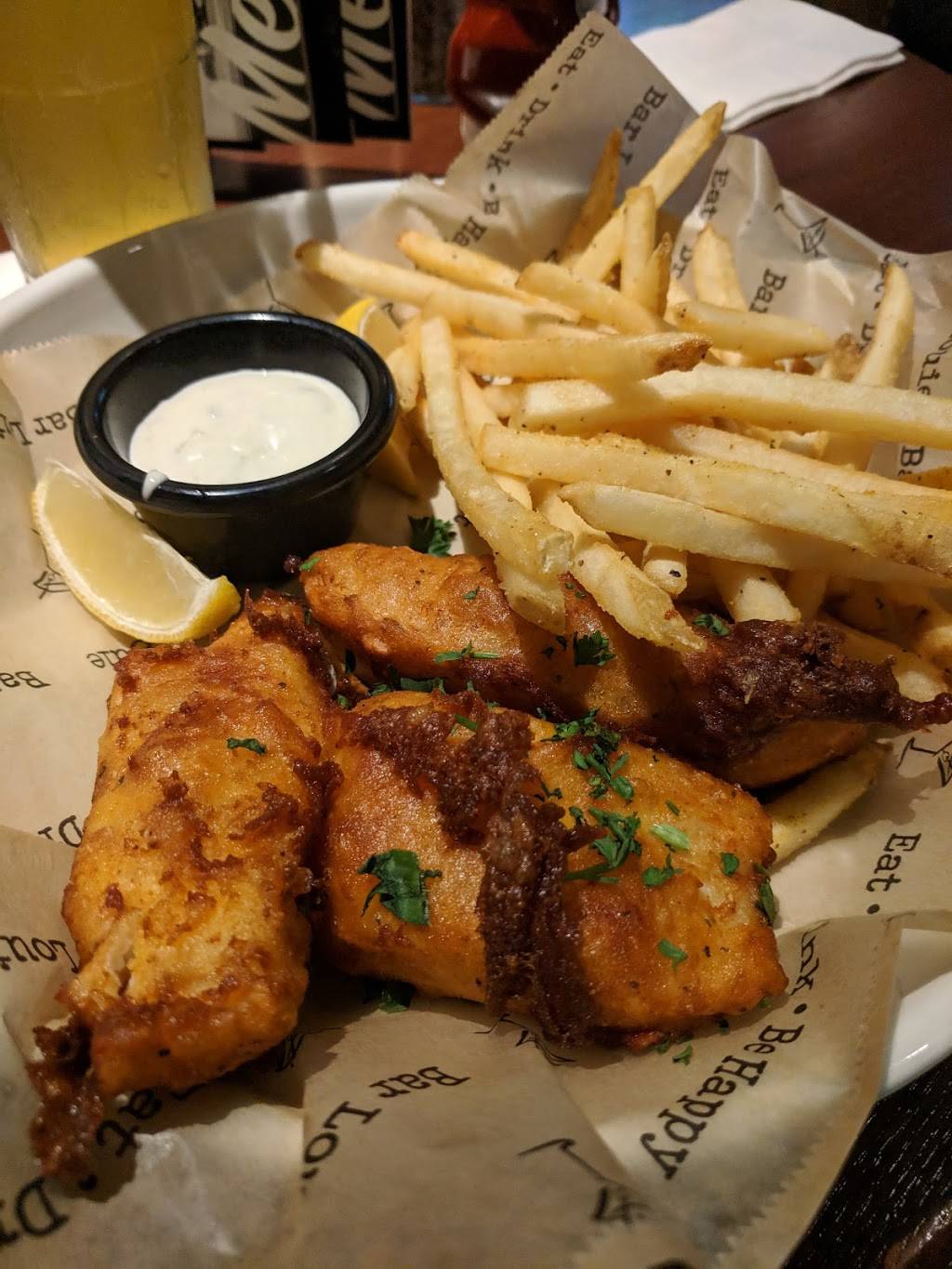 Bar Louie - The District | night club | 2467 Park Ave, Tustin, CA 92782, USA | 6572064600 OR +1 657-206-4600