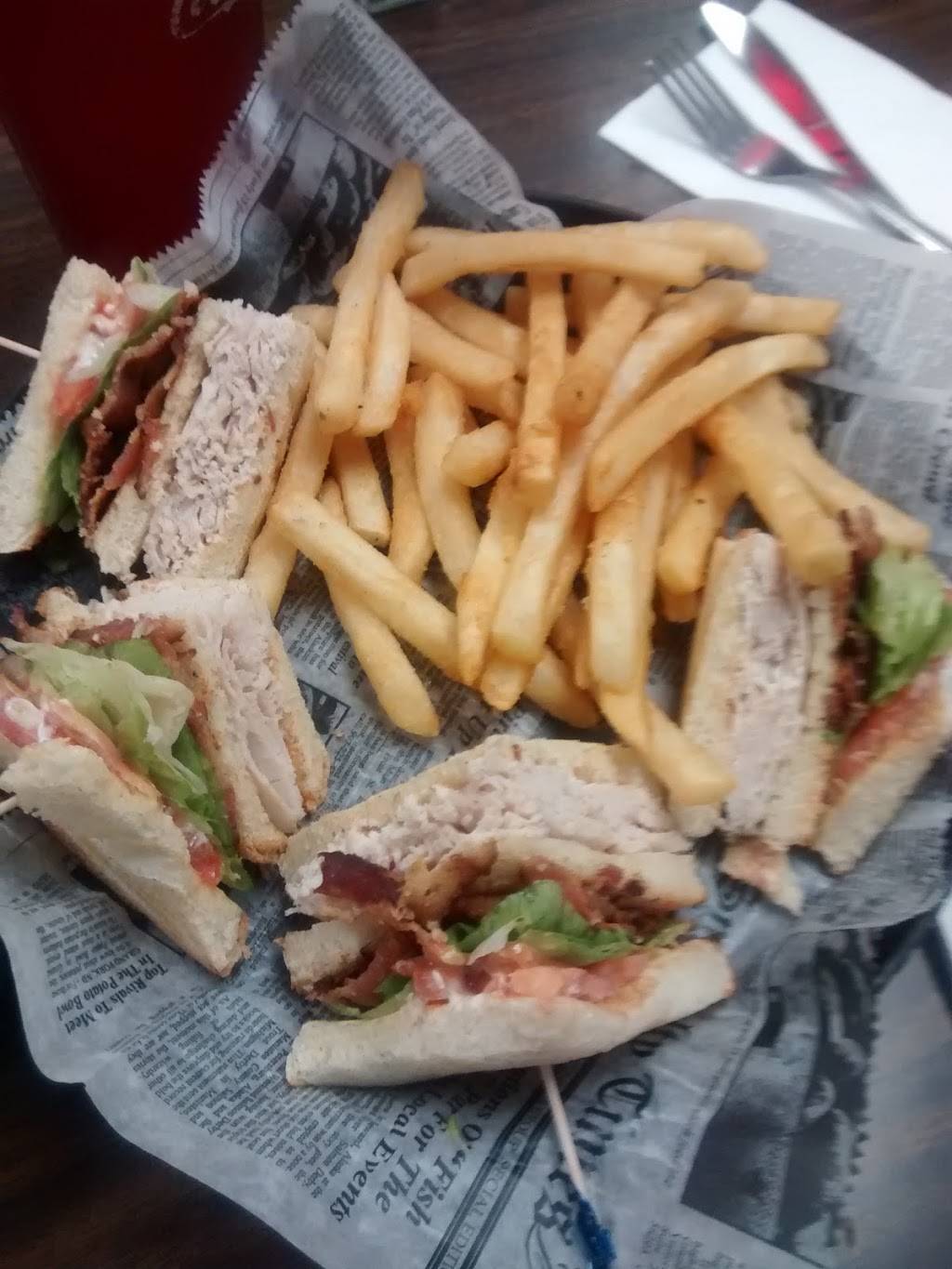 Fuzzys Restaurant | restaurant | 1924 Court St, Saginaw, MI 48602, USA | 9897901719 OR +1 989-790-1719