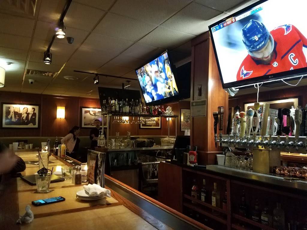 Bar Louie - Skokie Holiday Inn North Shore | night club | 5300 W Touhy Ave, Skokie, IL 60077, USA | 8477633056 OR +1 847-763-3056