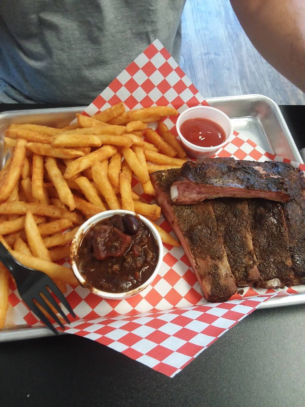 Dads Bar-B-Que & Catering | restaurant | 189 E Lerdo Hwy, Shafter, CA 93263, USA | 6612925183 OR +1 661-292-5183