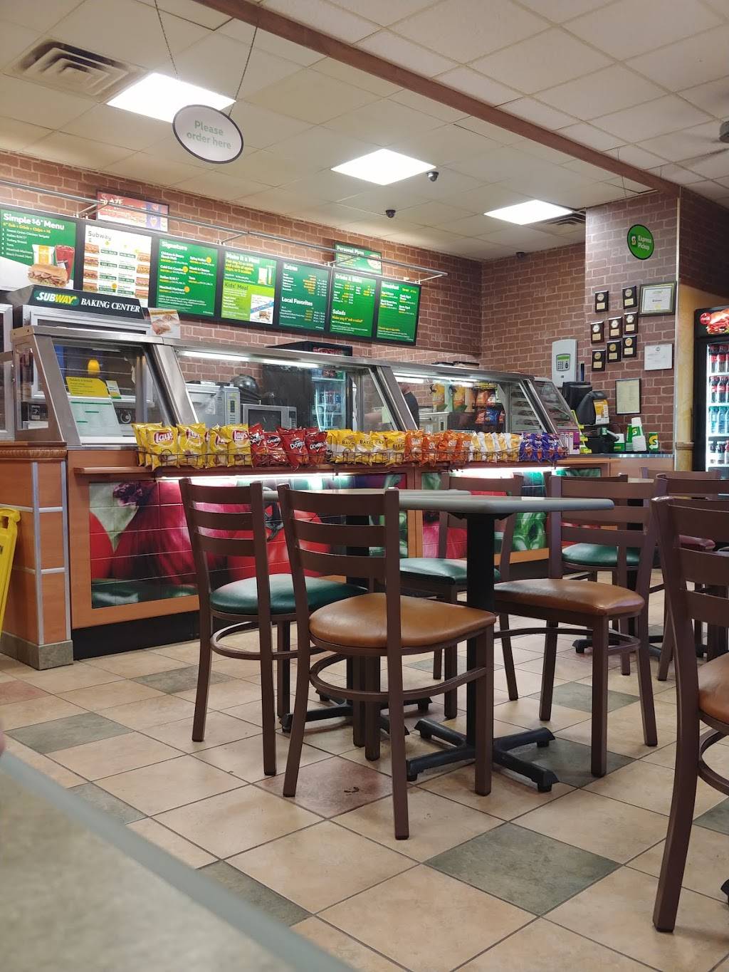 Subway | restaurant | 456 Hudson Park Dr, Madisonville, KY 42431, USA | 2708217827 OR +1 270-821-7827