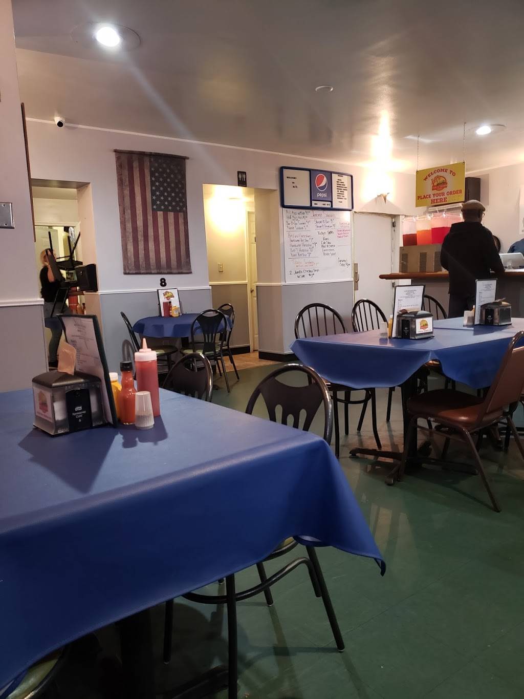 Mjs fish and Chicken Express | restaurant | 716 E Enos Ave, Springfield, IL 62702, USA | 2175720257 OR +1 217-572-0257