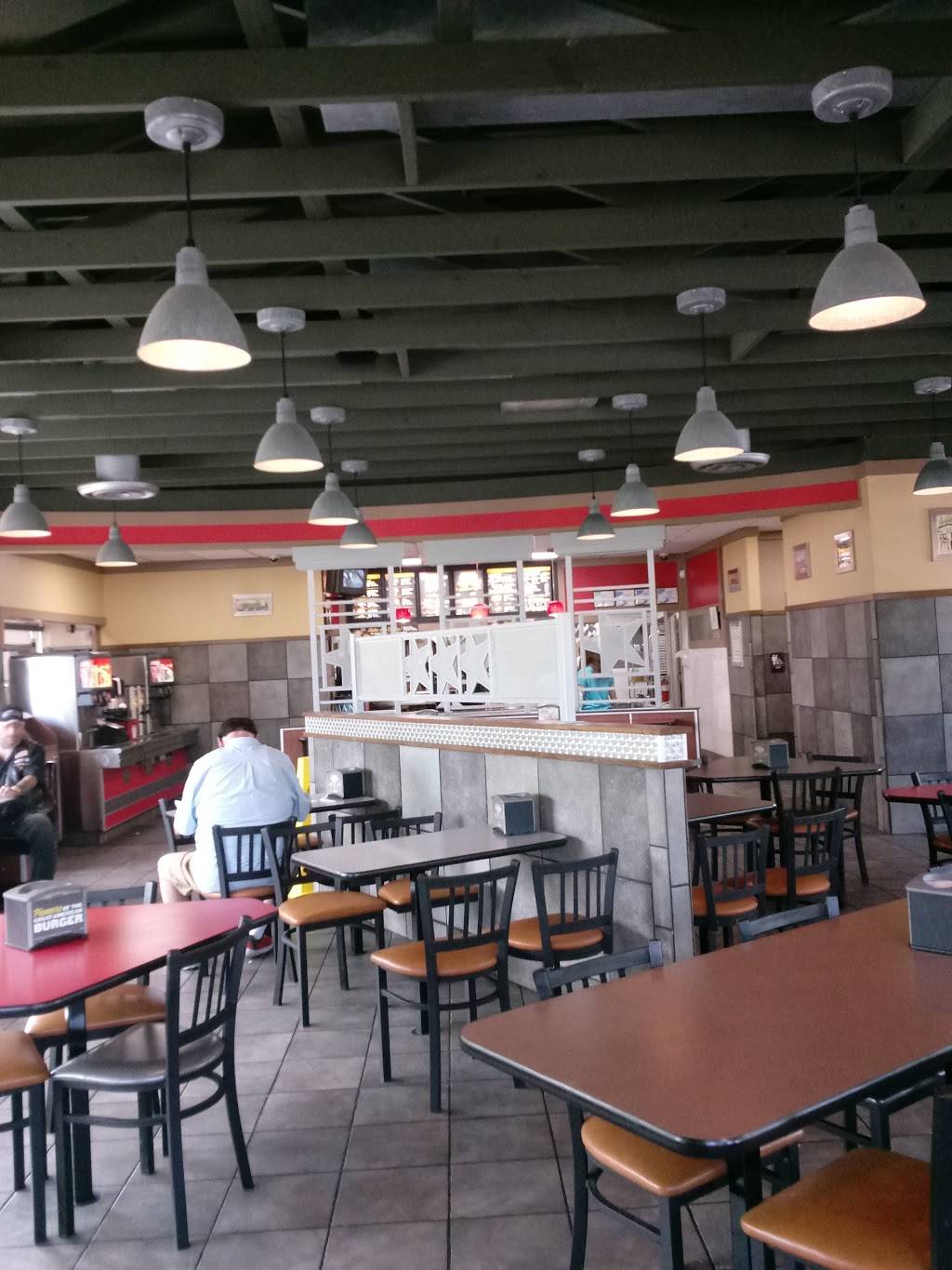 Hardees | restaurant | 1262 N Brightleaf Blvd, Smithfield, NC 27577, USA | 9199345580 OR +1 919-934-5580