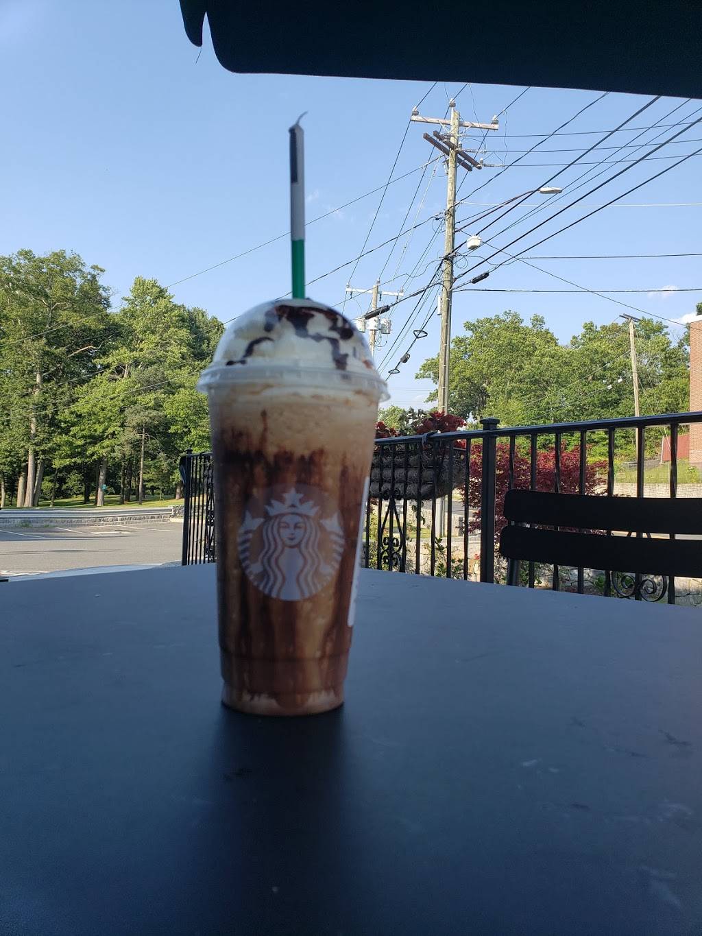 Starbucks | cafe | 1250 W Main St, Waterbury, CT 06708, USA | 8608668937 OR +1 860-866-8937