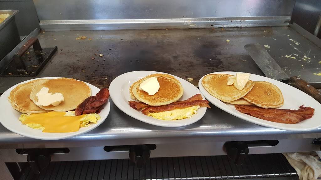 Collado | restaurant | 1310 Broadway, Brooklyn, NY 11221, USA | 7184553290 OR +1 718-455-3290