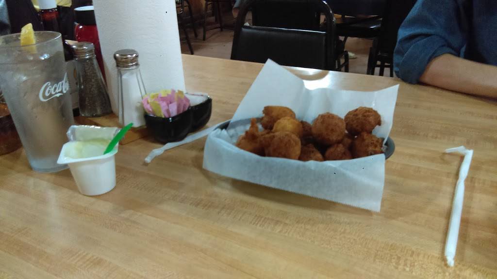 K C s Farmhouse Restaurant | restaurant | 93 College Drive, Lexington, TN 38351, USA | 7312499236 OR +1 731-249-9236