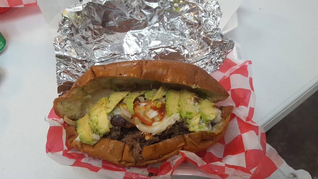 El Perron Hot Dogs | restaurant | 5020 East Sam Houston Pkwy N, Houston, TX 77015, USA | 8322039512 OR +1 832-203-9512