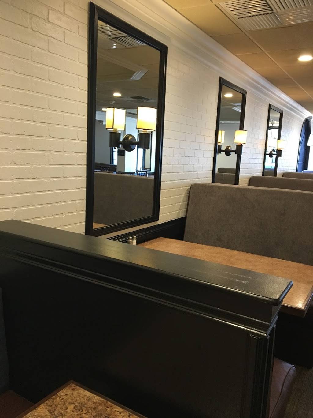 Brothers Ristorante | restaurant | 110 Lupin Dr, Whitby, ON L1N 1X8, Canada | 9056683600 OR +1 905-668-3600