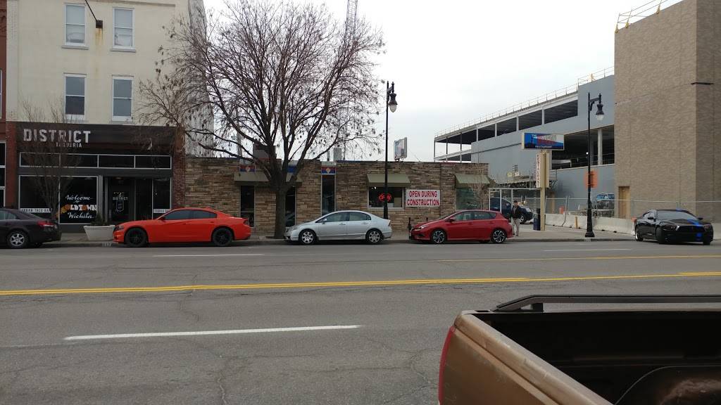 The Beacon Restaurant | restaurant | 909 E Douglas Ave, Wichita, KS 67202, USA | 3162633397 OR +1 316-263-3397