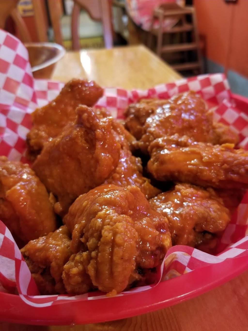 Fat Louies American Style Pizzeria & Bar | restaurant | 384 Linwell Rd, St. Catharines, ON L2M 2P2, Canada | 9059344673 OR +1 905-934-4673