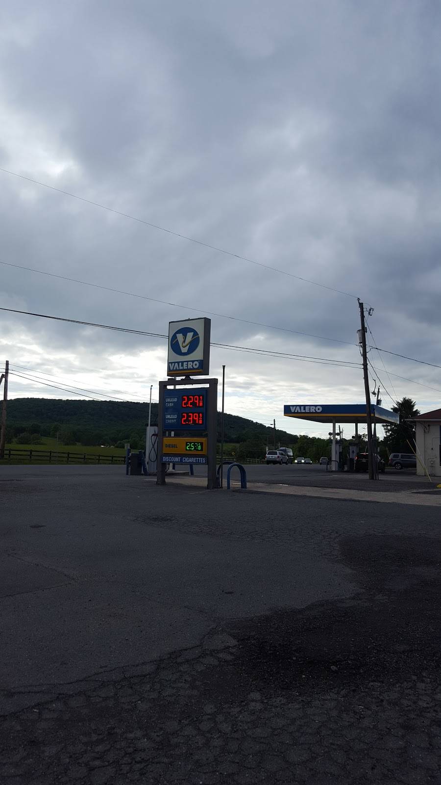 Valero Truck Stop & Discount Cigarettes | meal takeaway | 13232 James Monroe Hwy, Leesburg, VA 20176, USA | 7037795712 OR +1 703-779-5712