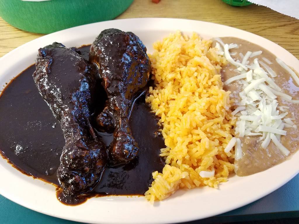 Tacos Salsas Y Carnitas | restaurant | 1615, 1021 W Hillcrest Dr # A, DeKalb, IL 60115, USA | 8157876898 OR +1 815-787-6898