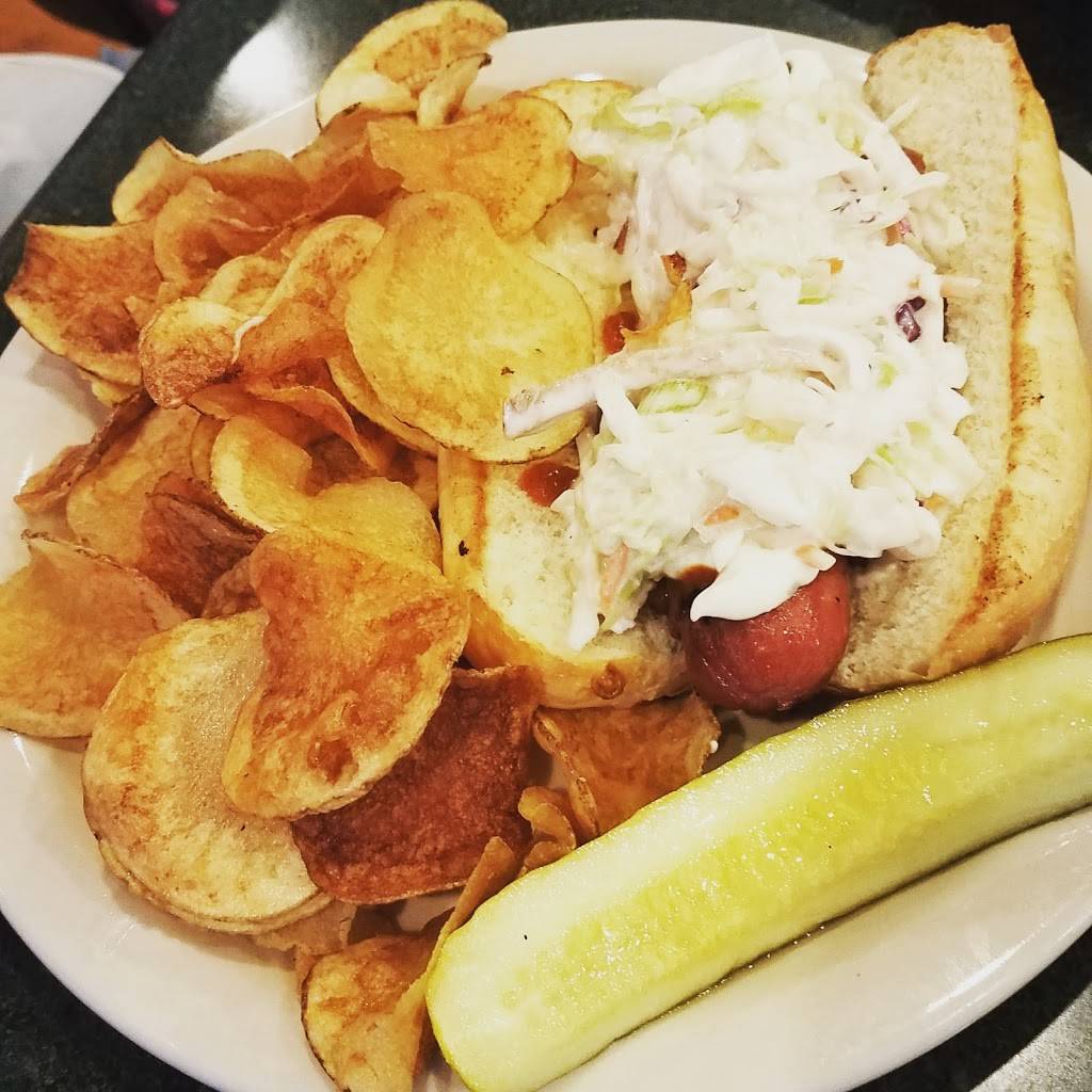 B B Rooners | restaurant | 256 E State St, Salem, OH 44460, USA | 3303370001 OR +1 330-337-0001