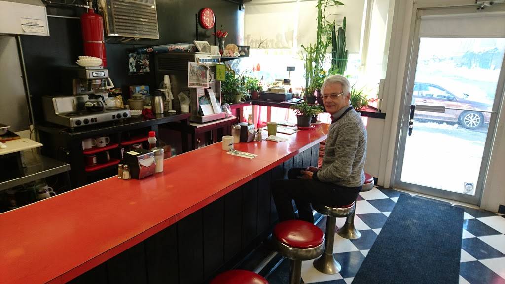 Brunettis Luncheonette | restaurant | 619 Center St, Wallingford, CT 06492, USA | 2032659208 OR +1 203-265-9208