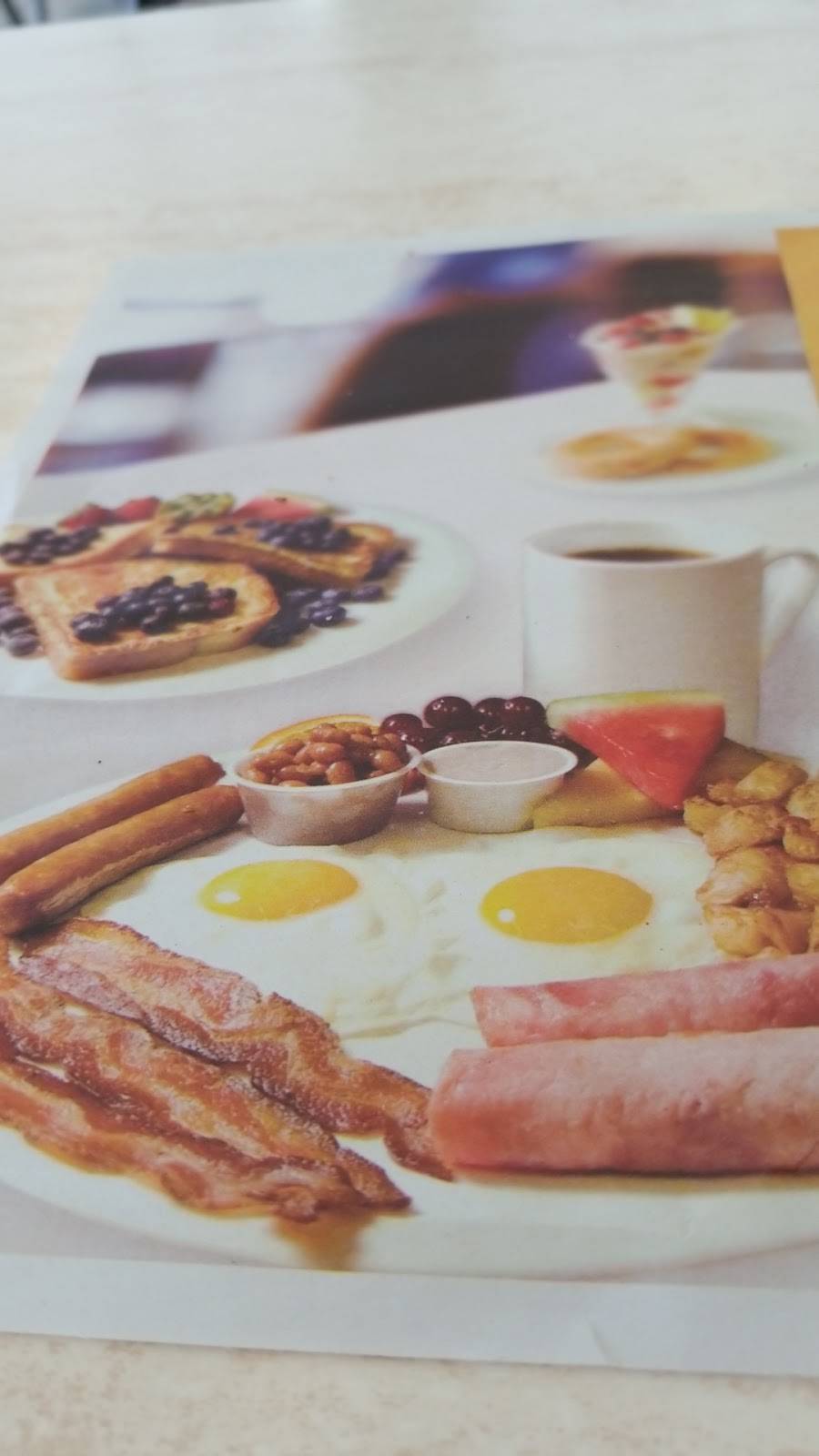 Le Petit Québec | restaurant | 601 Boulevard Curé-Labelle, Blainville, QC J7C 2H7, Canada | 4504205858 OR +1 450-420-5858