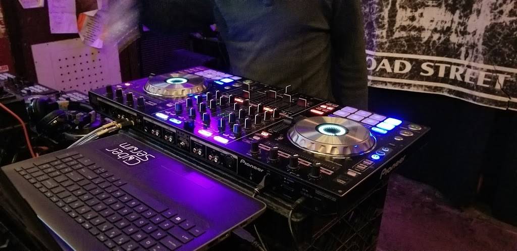 The Mill Hill Saloon | restaurant | 300 S Broad St, Trenton, NJ 08608, USA | 6093947222 OR +1 609-394-7222