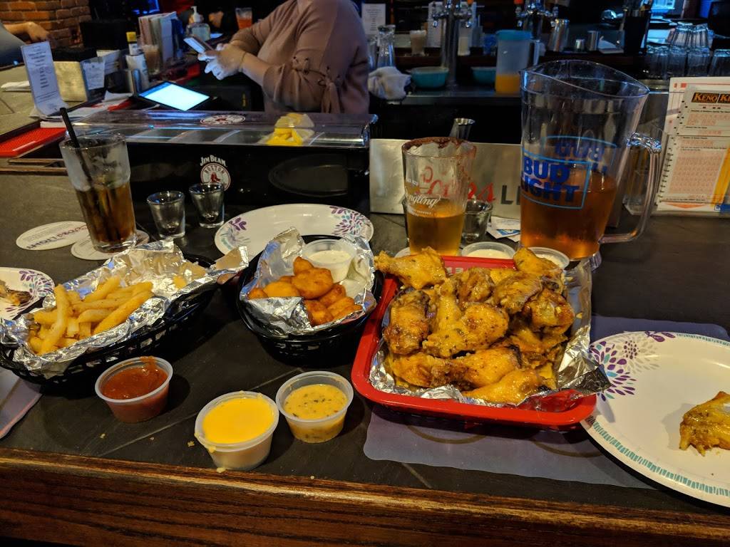 BullsEye Bar Lounge Grill | restaurant | 621 Center St, Chicopee, MA 01013, USA | 4133313374 OR +1 413-331-3374