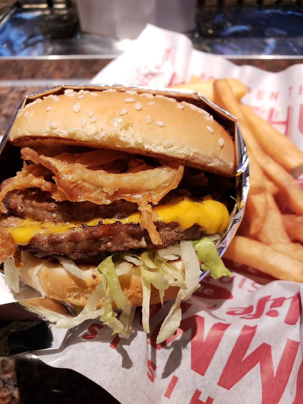 Red Robin Gourmet Burgers and Brews | restaurant | 15610 Whittier Blvd, Whittier, CA 90603, USA | 5629438505 OR +1 562-943-8505