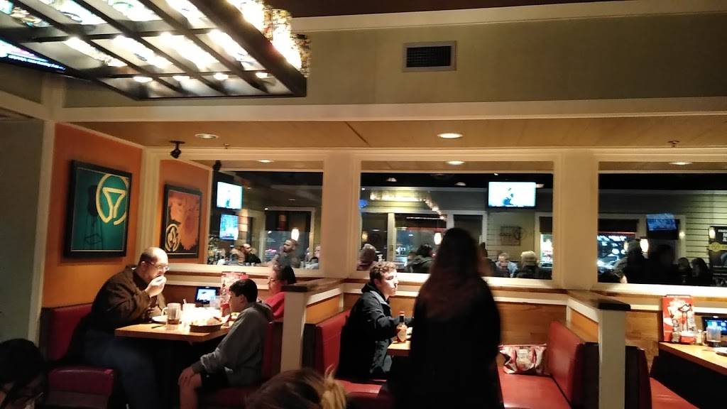 Chilis Grill & Bar | meal takeaway | 5790 W Loop 1604 N, San Antonio, TX 78251, USA | 2106886969 OR +1 210-688-6969