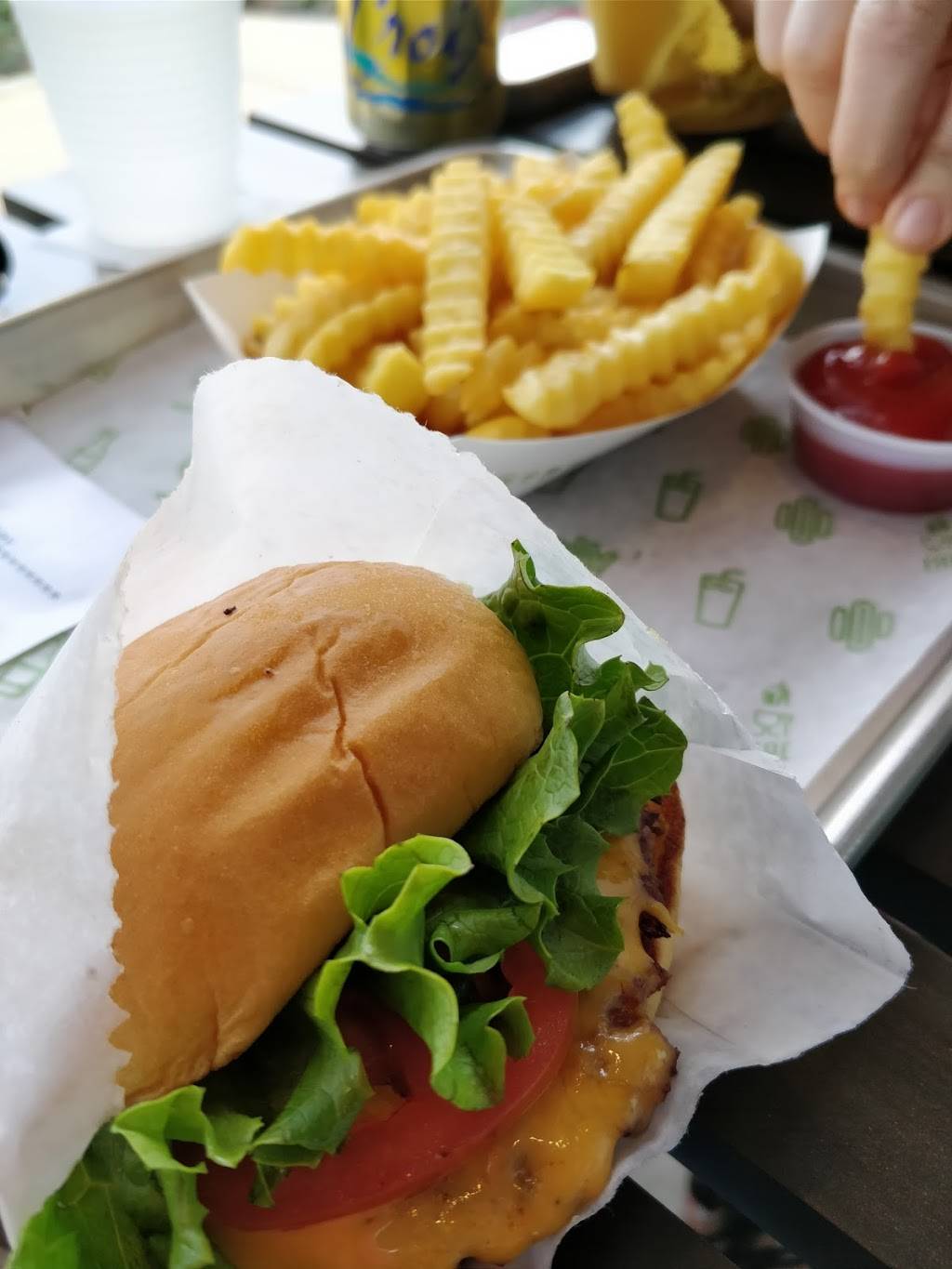 Shake Shack | restaurant | 6205 Kirby Dr, Houston, TX 77005, USA | 3469982820 OR +1 346-998-2820
