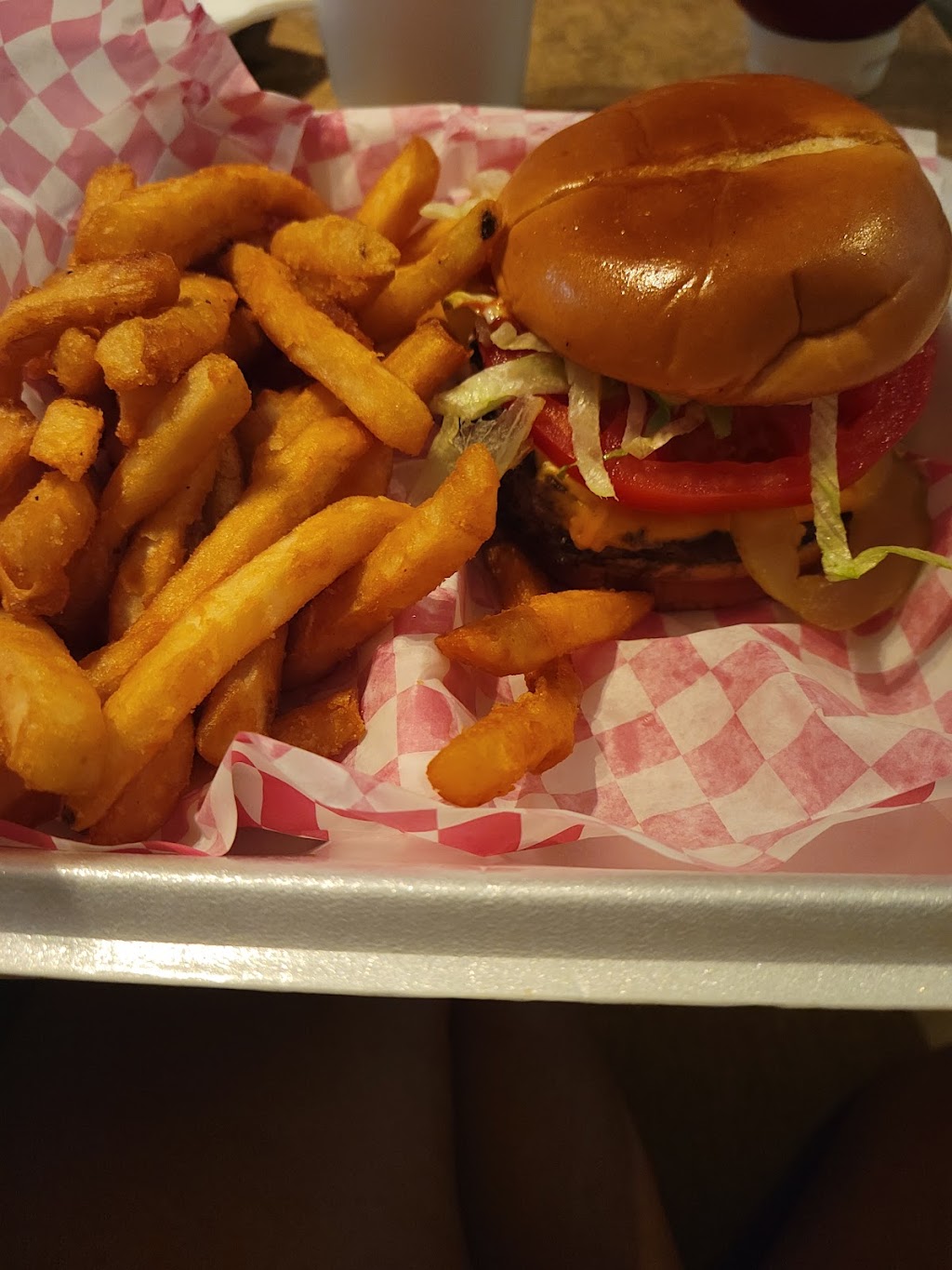 The grill out | restaurant | 13280 FL-19, Fort McCoy, FL 32134, USA | 3526856190 OR +1 352-685-6190