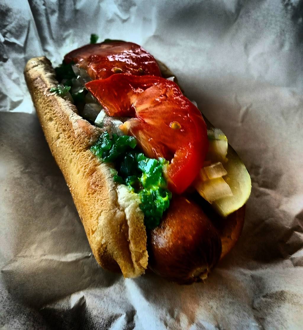 Mickeys Gyros & Ribs | restaurant | 525 N Harlem Ave, Oak Park, IL 60302, USA | 7088483333 OR +1 708-848-3333