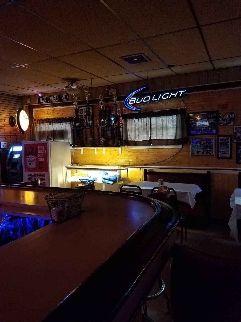 Foxys Restaurant and Lounge | restaurant | 51 N Meridian Rd, Youngstown, OH 44509, USA | 3307928000 OR +1 330-792-8000