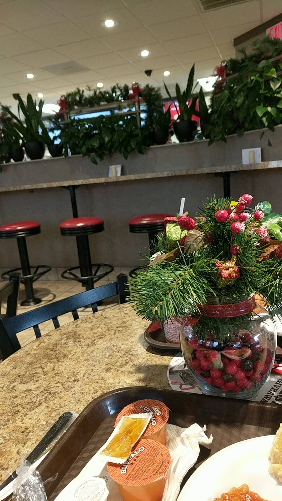 Lees Famous Recipe Chicken | restaurant | 1317 E Apple Ave, Muskegon, MI 49442, USA | 2317773020 OR +1 231-777-3020