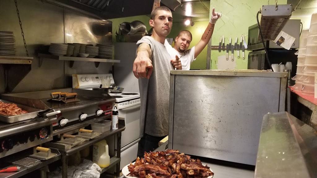 Happy Days Diner | restaurant | 67 Mill St, Auburn, ME 04210, USA | 2077831800 OR +1 207-783-1800