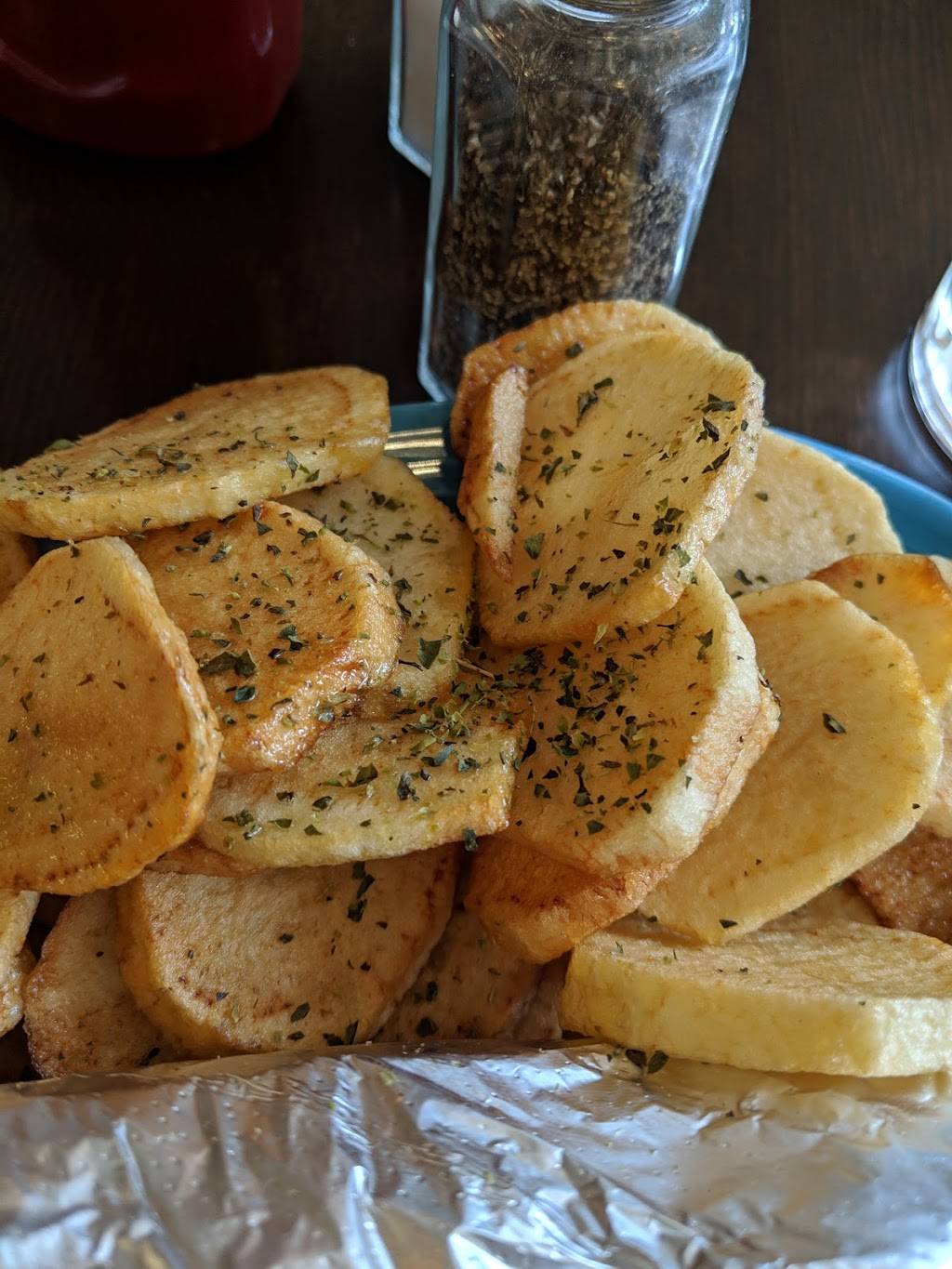 Yia Yias Taverna | restaurant | 1035 Flushing Ave, Brooklyn, NY 11237, USA | 7188215900 OR +1 718-821-5900