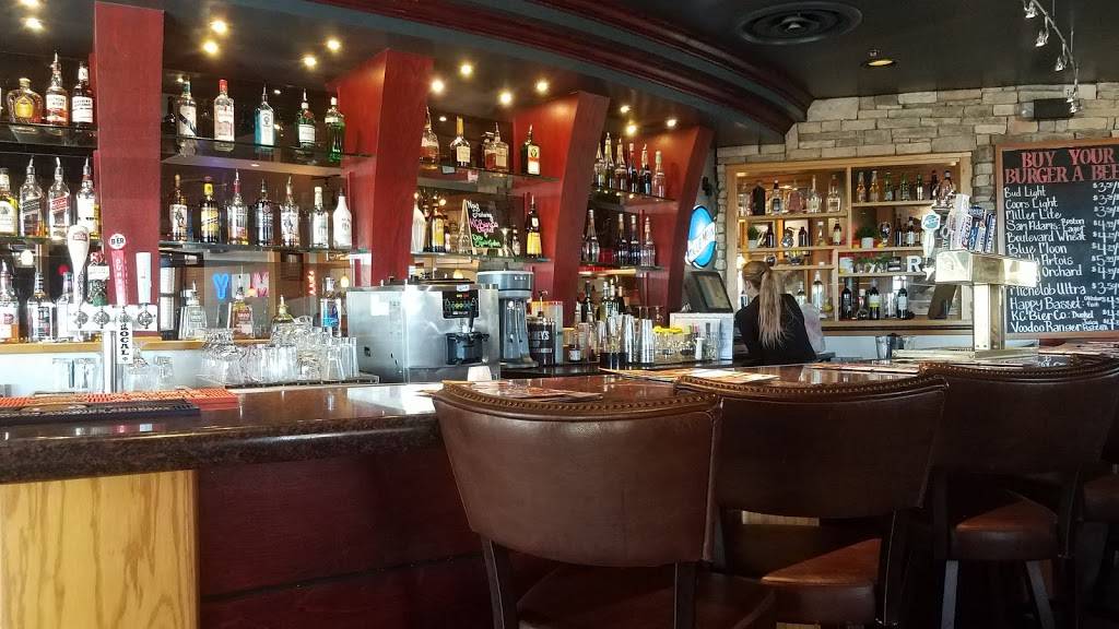 Red Robin Gourmet Burgers and Brews | restaurant | 6230 SW 6th Ave, Topeka, KS 66615, USA | 7852715400 OR +1 785-271-5400