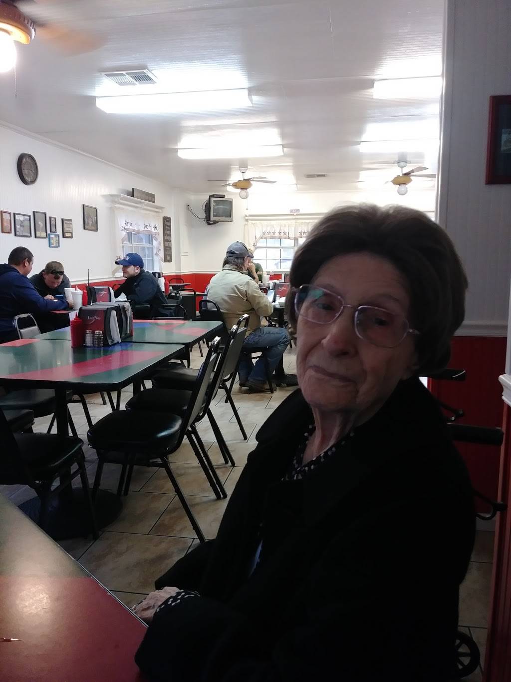 Carlas Snak Shak | meal takeaway | 323 S Main St, Highlands, TX 77562, USA | 2814263709 OR +1 281-426-3709